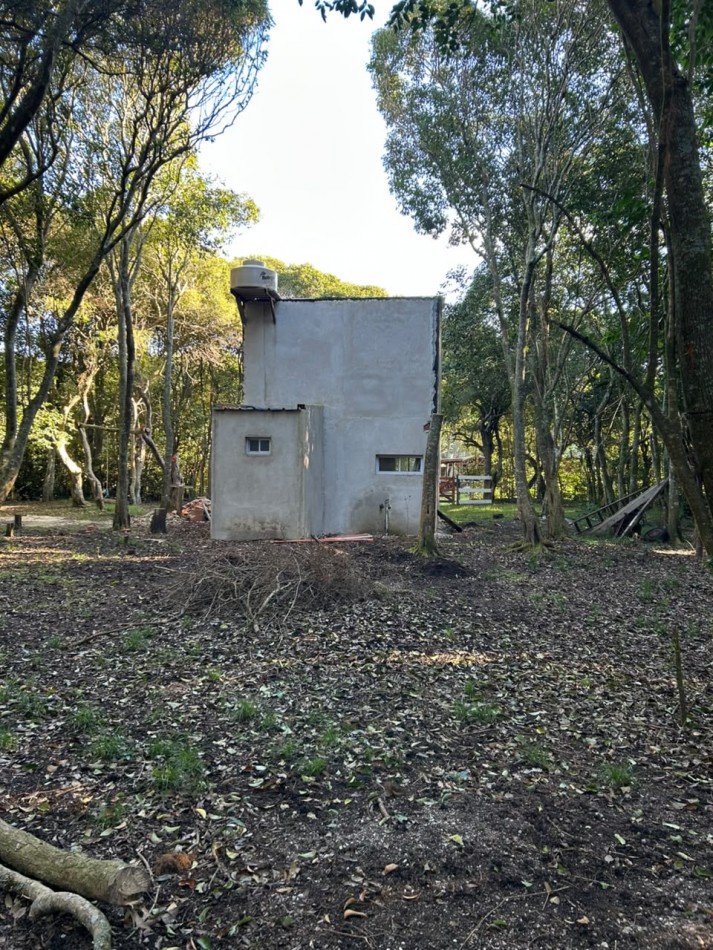 En venta casa en construccion sobre lote de 10x60 calle Sarmiento e Calfucura y Landa, Punta Indio