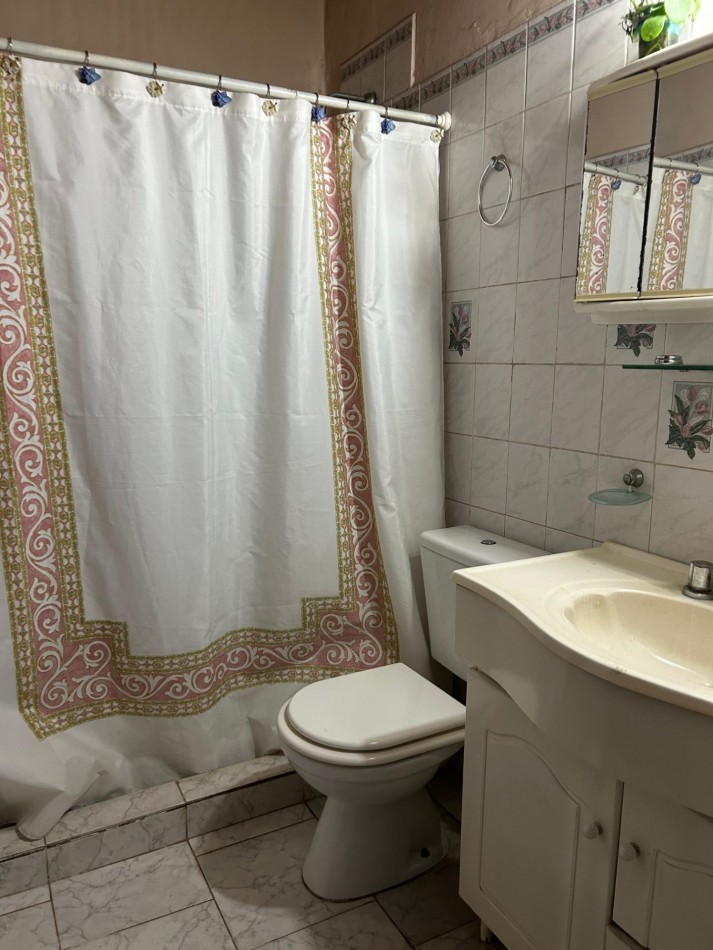 En venta casa de 2 dormitorios en esquina V. Lopez y La Selva, Punta Indio