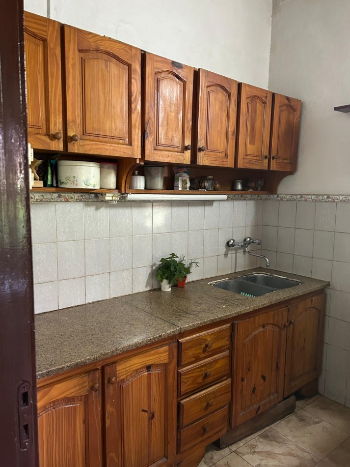 En venta casa de 2 dormitorios en esquina V. Lopez y La Selva, Punta Indio