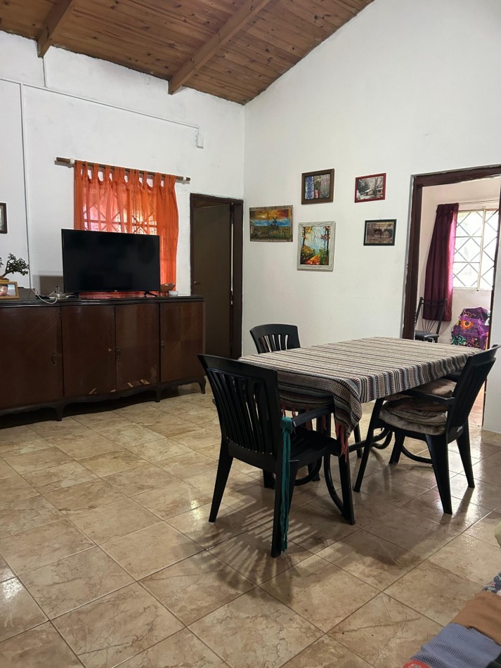 En venta casa de 2 dormitorios en esquina V. Lopez y La Selva, Punta Indio